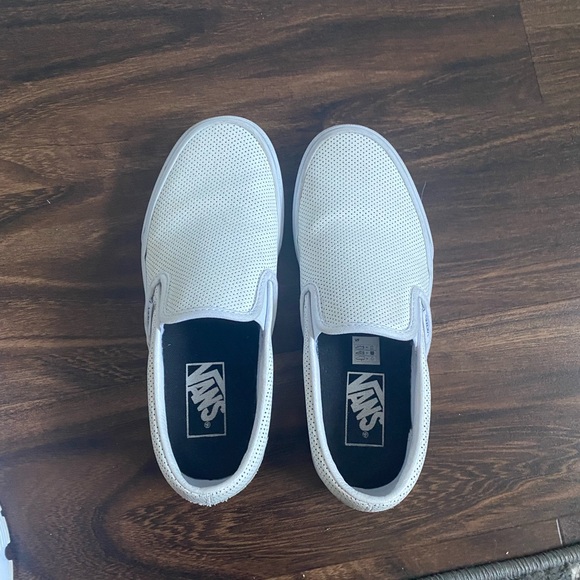 White slip on leader perforated vans - Picture 3 of 7